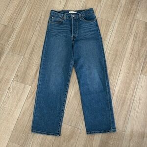 Levis Ribcage Straight Ankle w Stretch Size 28